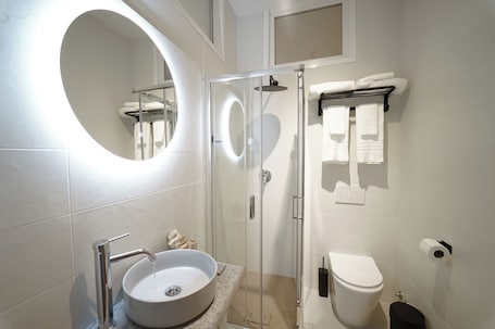 Double or Twin Room | Bathroom. SOHO Piaggiarelle by Dasso