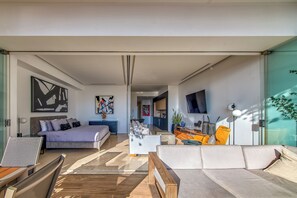 Smart TV, stereo