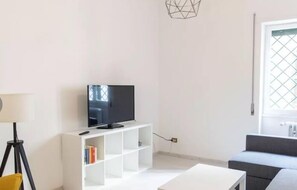 Basic Apartment | Living area - Bonifacio (Rome)