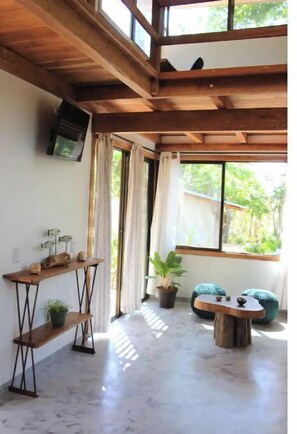 Interior -  Feeling Trees Jungle Lodge- Casa Peces- (Cabuya)