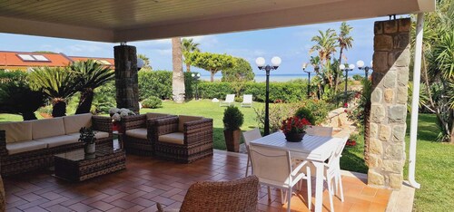 VILLA SANTINA - CEFALù - SEA VIEW AT 150 FROM THE BEACH WITH PRIVATE ACCESS. 
