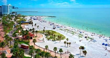 Luxury Renovated Condo 10min Clearwater Beach