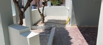 Yanni's Urban Residence