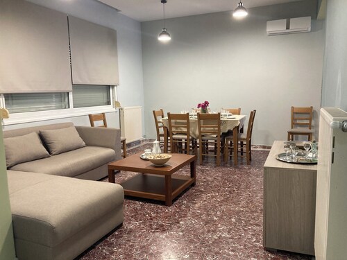 Yanni's Urban Residence