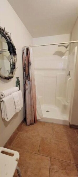 Toallas, jabón, papel de baño 