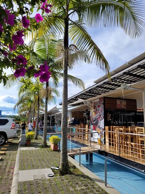 Outdoor dining - Cozy loft in Llanogrande, Antioquia, 10 minutes from JMC International Airport. (Rionegro)