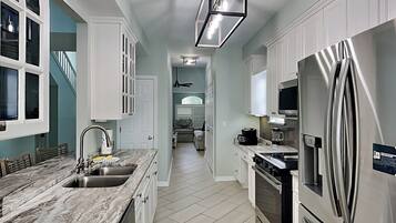 Studio (4 Bedrooms) | Property amenity