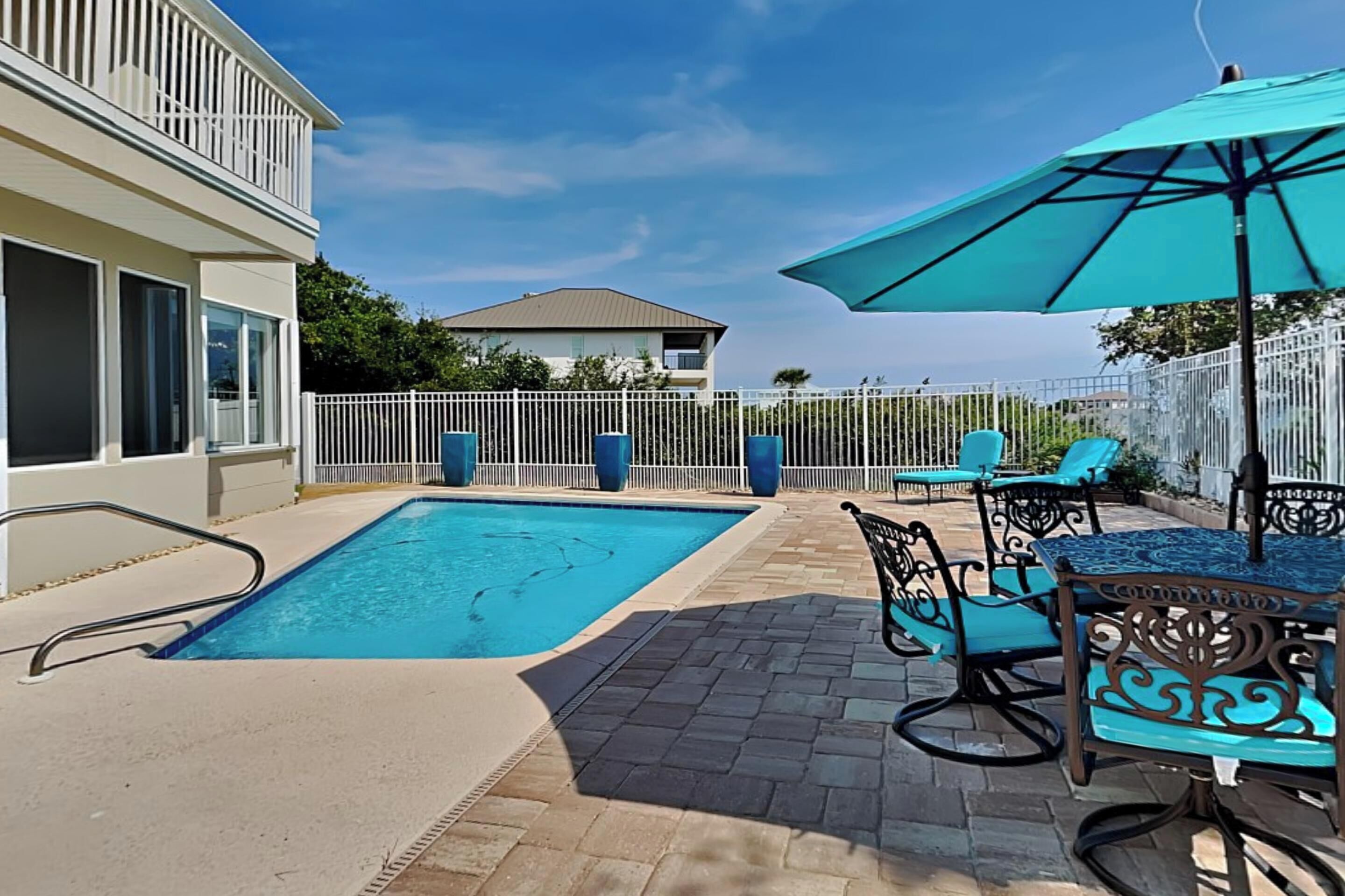 Studio (4 Bedrooms) | Pool