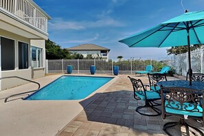 Studio (4 Bedrooms) | Pool