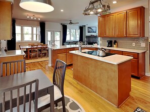 Ferienhaus, Mehrere Betten, Whirlpool, Gartenblick | Eigene Küche | Kühlschrank, Mikrowelle, Ofen, Herdplatte