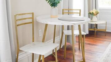 Condo, 1 Katil Raja (King) dengan Katil Sofa, Kitchen, Garden View | Tempat makan