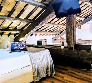 2 bedrooms, desk, free WiFi, bed sheets