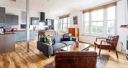 Contemporary Open Plan Penthouse