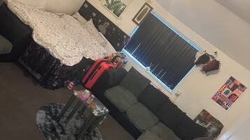 House, 1 Queen Bed | 1 bedroom, iron/ironing board, free WiFi, bed sheets