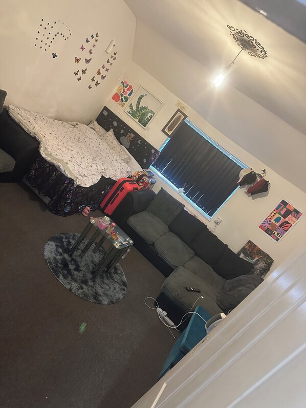 House, 1 Queen Bed | 1 bedroom, iron/ironing board, free WiFi, bed sheets