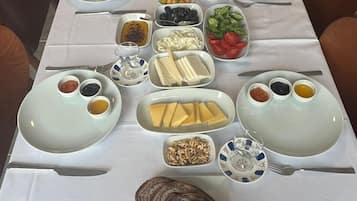 Free daily full breakfast