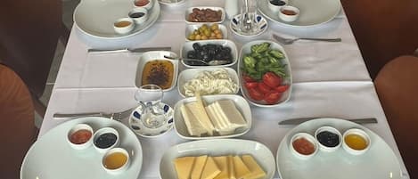 Free daily full breakfast