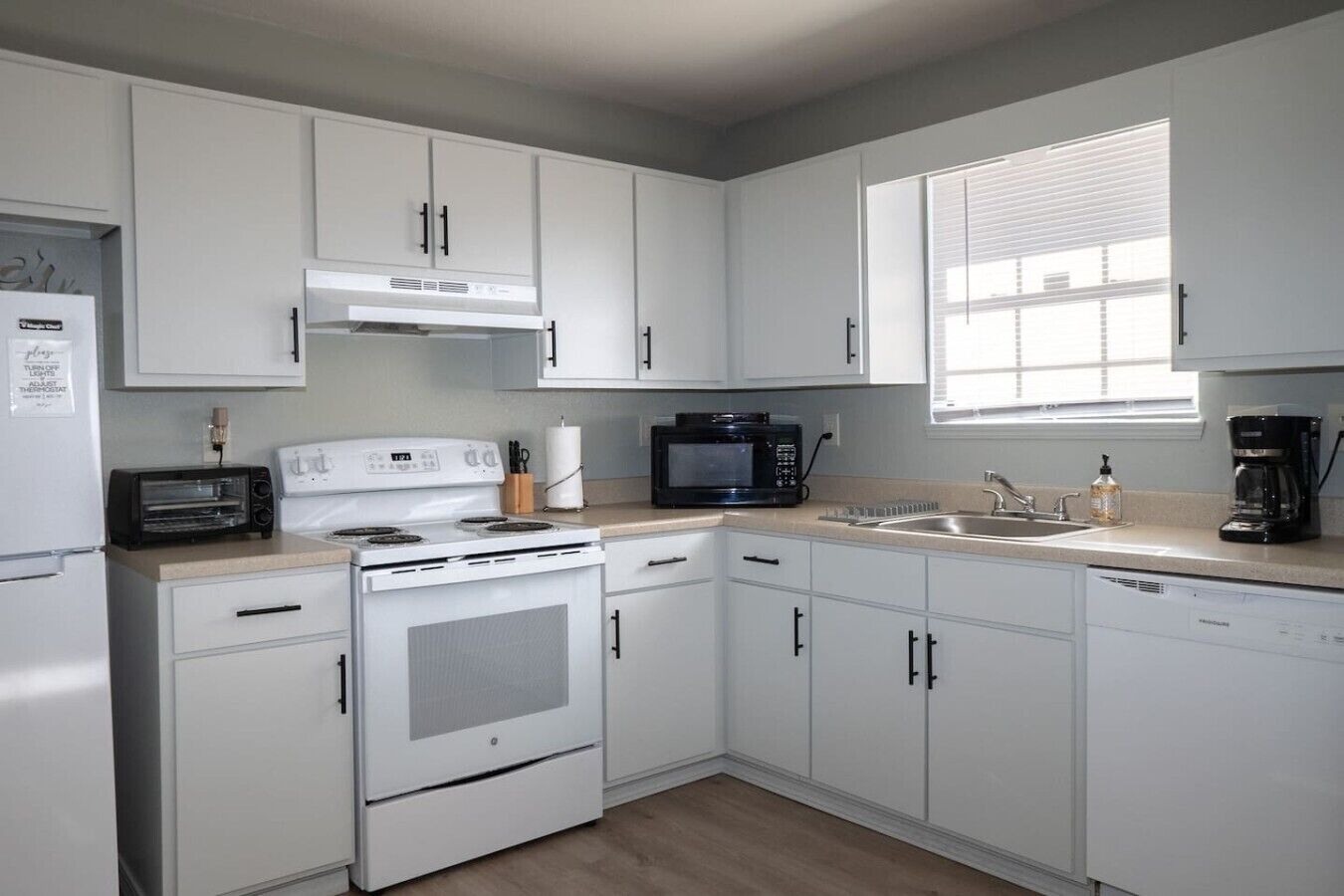 Coffee/tea maker, fridge, microwave, oven