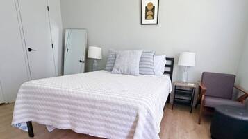 2 bedrooms, desk, iron/ironing board, free WiFi