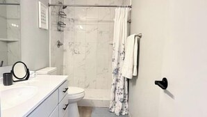 A bathroom with a shower, toilet, and sink. - Townhome, Walk to The Momentary and Trails (Bentonville)