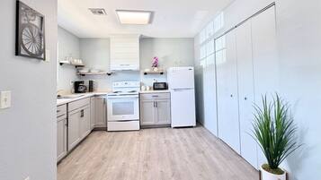 Coffee/tea maker, fridge, microwave, oven