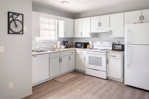 Coffee/tea maker, fridge, microwave, oven
