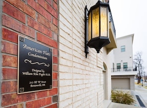 Exterior detail - Unbeatable, just one block from the Square (Bentonville)
