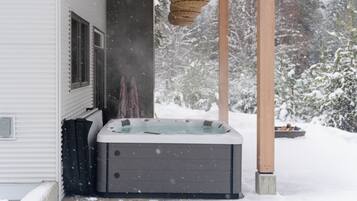 Bain à remous extérieur