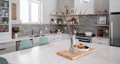 Natural Habitat Guesthouse with hot tub and sauna