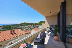 Apartemen (1 Bedroom) | Balkon