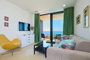 Apartment (1 Bedroom) | Wohnbereich | Fernseher