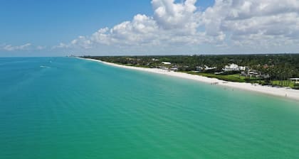 Beautiful Vacation Home with Saltwater Pool and Spa, Lake View and SW Exposure