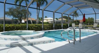 Beautiful Vacation Home with Saltwater Pool and Spa, Lake View and SW Exposure