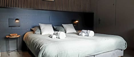 2 chambres, fer et planche à repasser, Wi-Fi gratuit, draps fournis