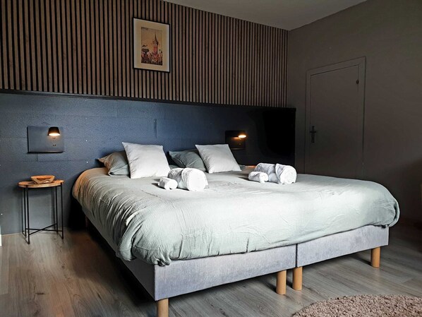 2 bedrooms, iron/ironing board, free WiFi, bed sheets