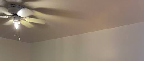 2 室のベッドルーム、アイロン / アイロン台、WiFi、ベッドシーツ