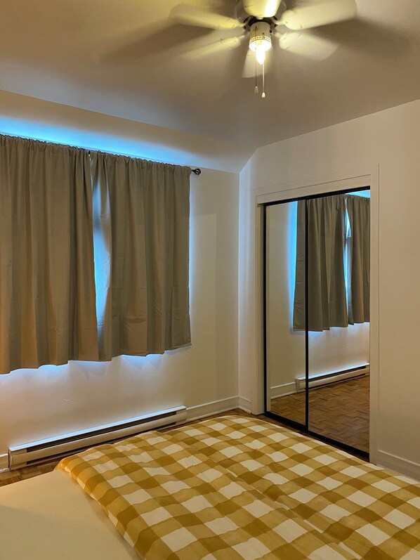 2 chambres, fer et planche à repasser, Wi-Fi, draps fournis