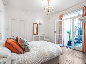 5 soverom, wi-fi (inkludert) og sengetøy