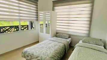 2 bedrooms, iron/ironing board, travel cot, free WiFi