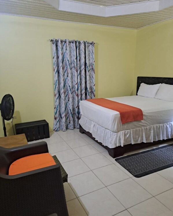 3 chambres, fer et planche à repasser, Wi-Fi, literie fournie