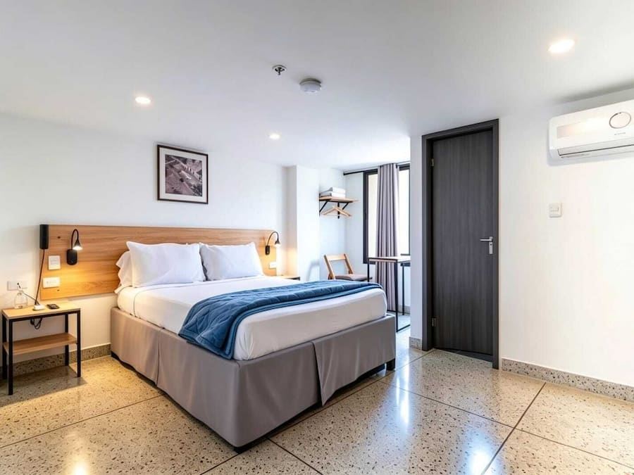Down duvets, desk, laptop workspace, free WiFi