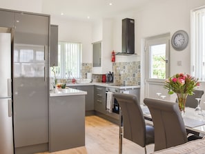 Private kitchen - A beautiful bungalow overlooking the coastal town of Llanelli. (Llanelli)