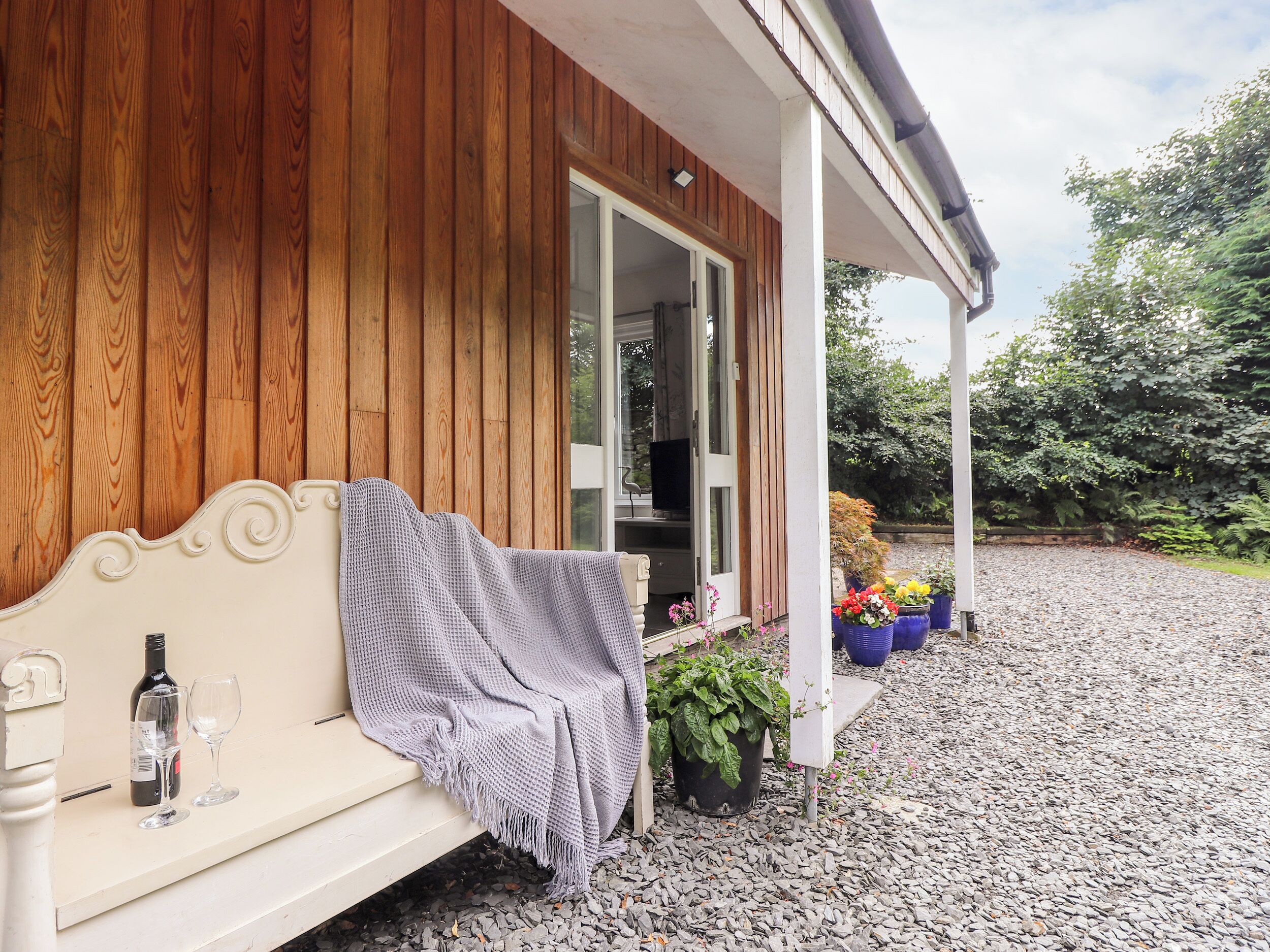 المنطقة المحيطة بالمنشأة