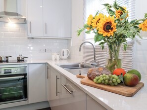 Fridge, dishwasher, electric kettle, toaster - Watersong (Coniston)