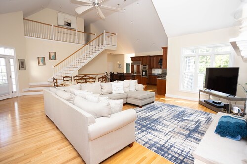 Magnificent Six Bedroom Ogunquit Estate - Pet Friendly!