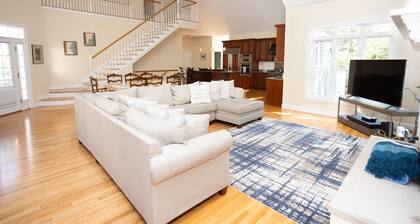 Magnificent Six Bedroom Ogunquit Estate - Pet Friendly!