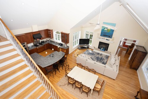 Magnificent Six Bedroom Ogunquit Estate - Pet Friendly!