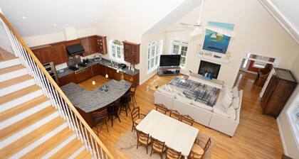 Magnificent Six Bedroom Ogunquit Estate - Pet Friendly!