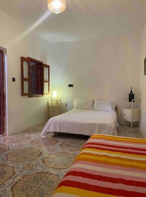 2 Schlafzimmer, Reisekinderbett, kostenloses WLAN, Bettwäsche