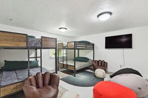 3 bedrooms, desk, travel crib, WiFi - Family-Friendly Provo Vacation Rental Near BYU! (Provo)